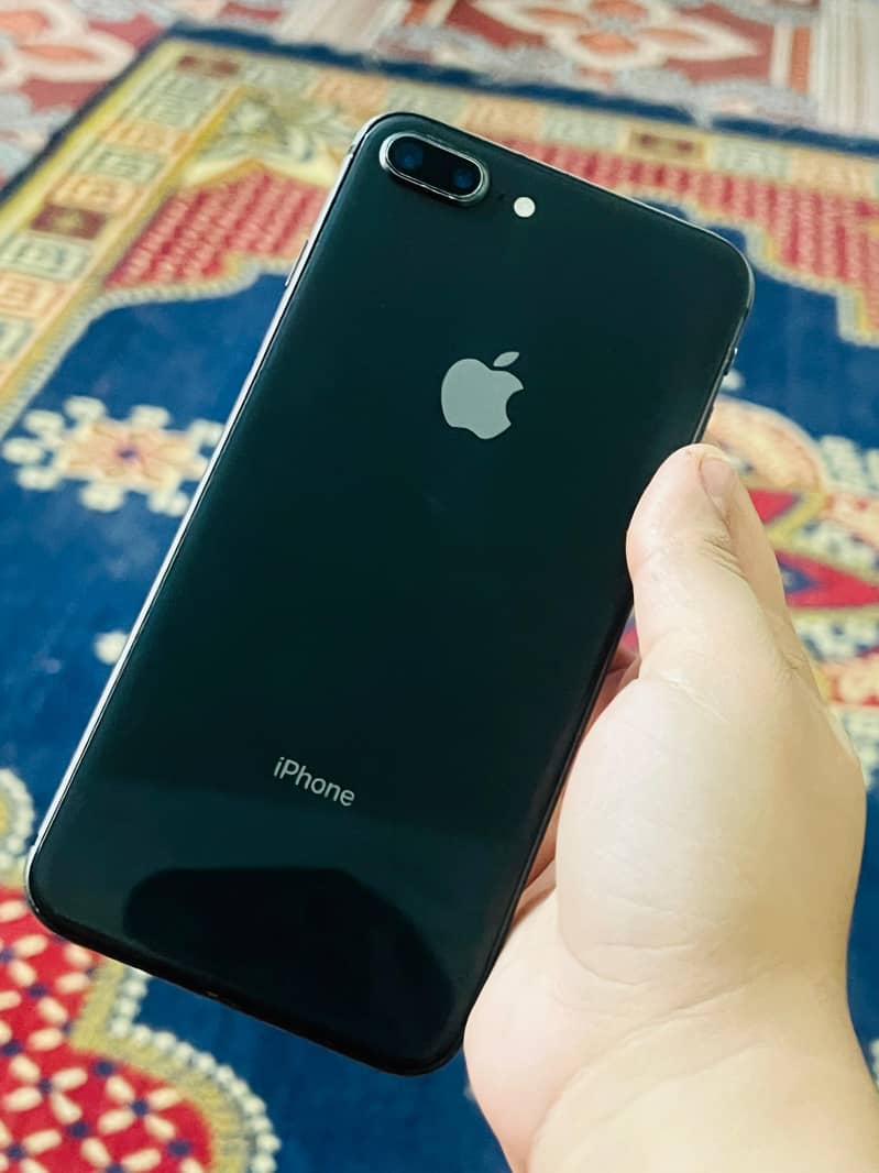 Apple iPhone 8 Plus 1