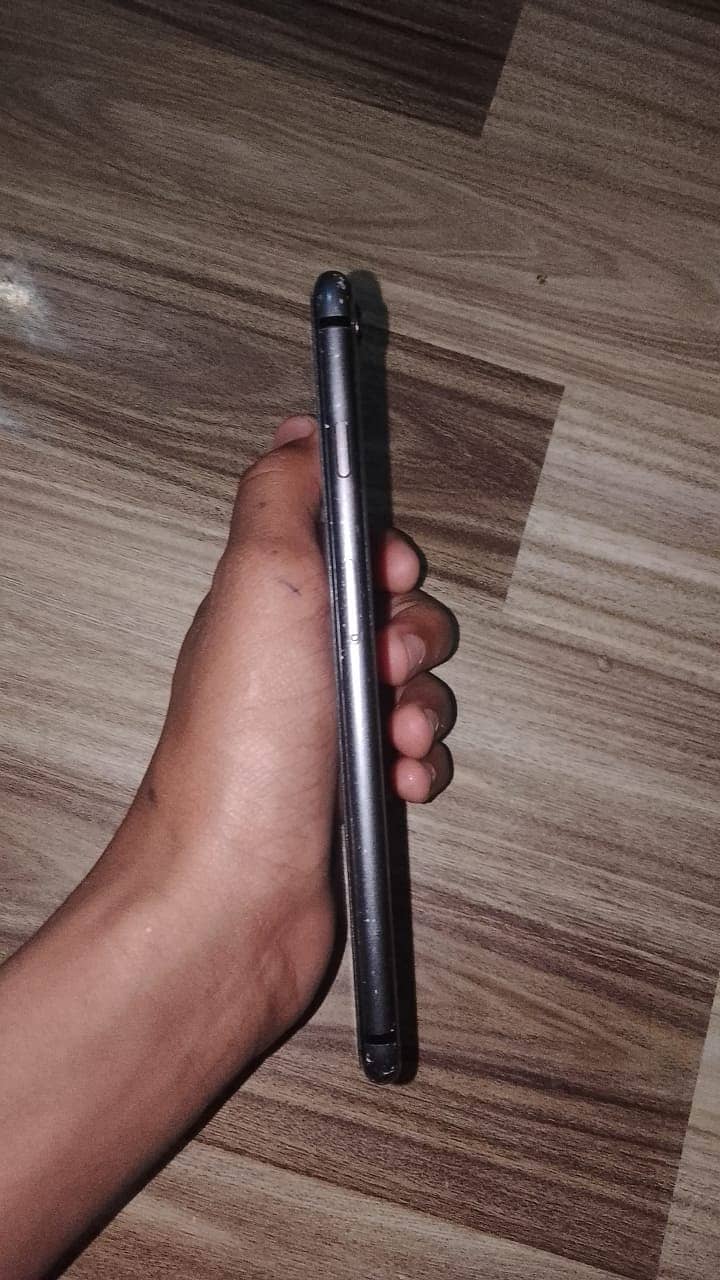 Apple iPhone 8 Plus 3