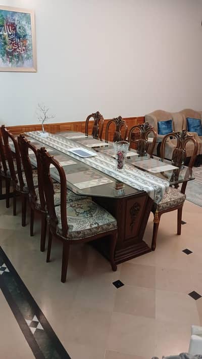 8 Seater Dinning Table