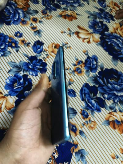 one plus 8pro (12/256)