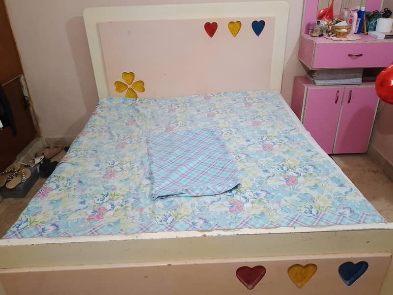 pink bed 0