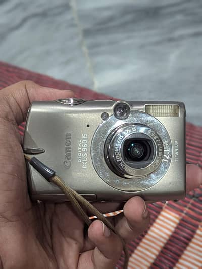 canon digital ixus 960 IS vintage camera