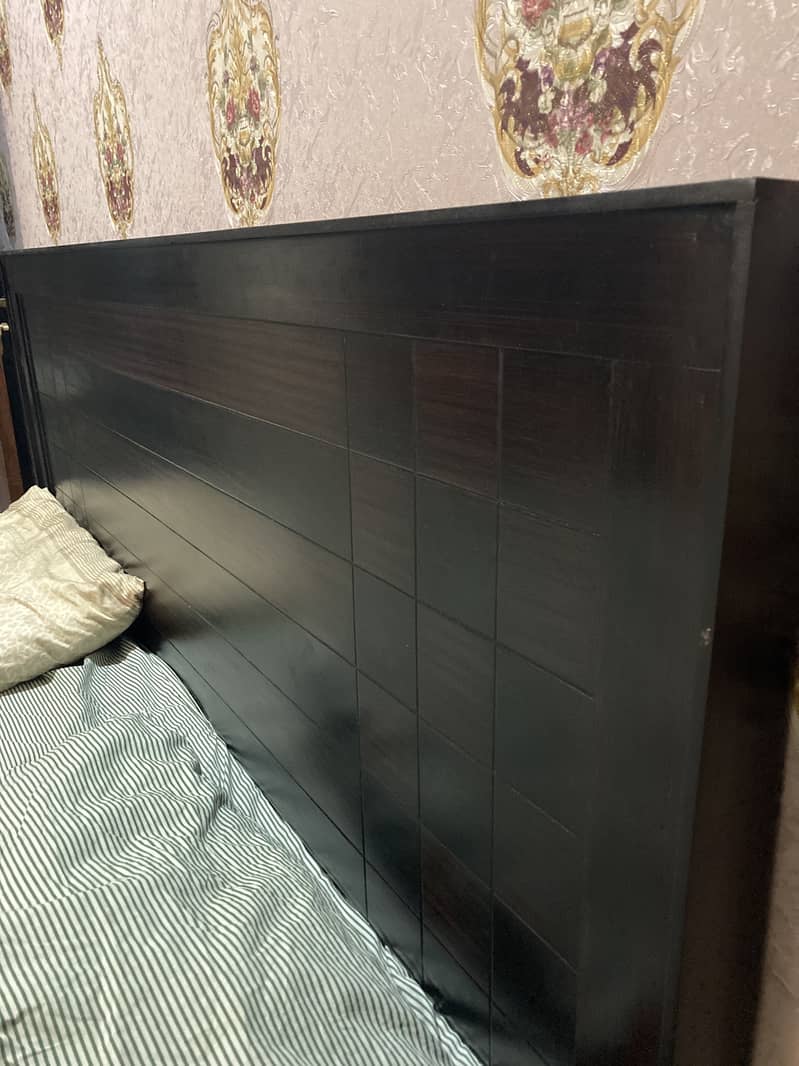 Double bed with one side table 1