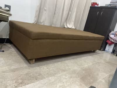 Bed ki tara ha sofa ki tara ha bas bed wala design ha