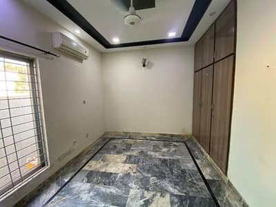 5 MARLA BEAUTIFUL LOWER PORTION AVAILABLE FOR RENT IN DHA RAHBER 11 SECTOR 2