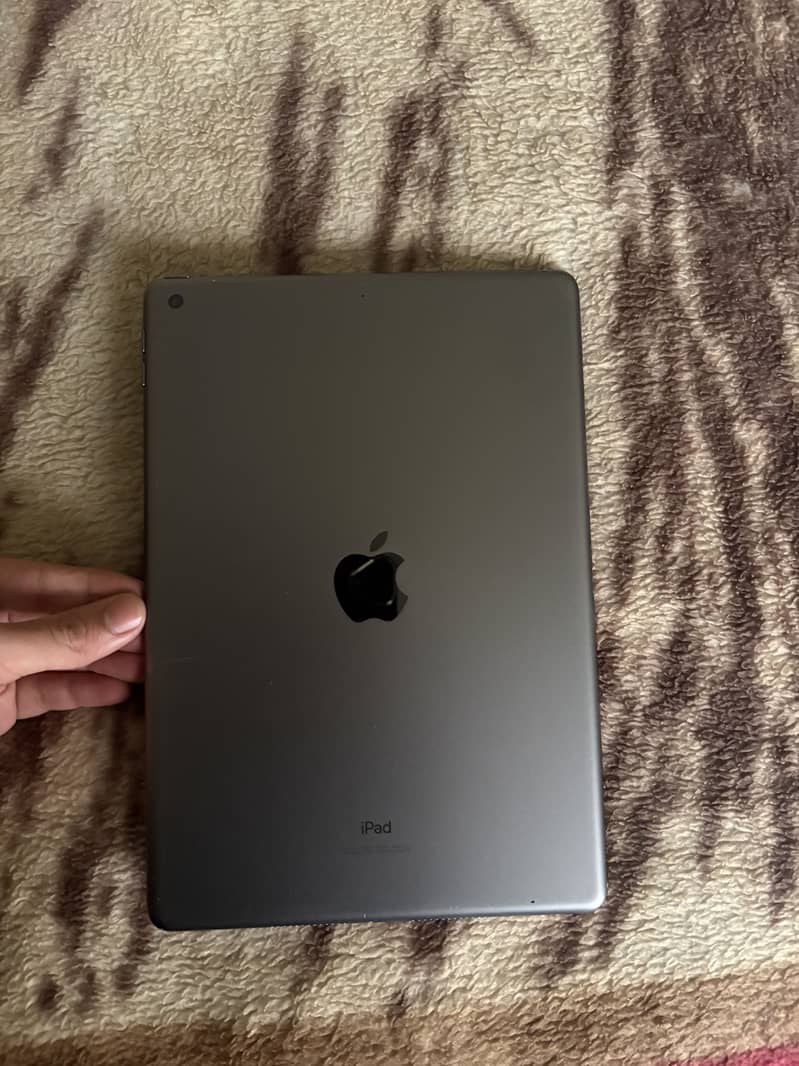 Apple iPad (7th generation) 1