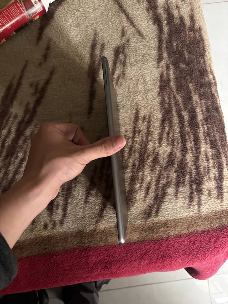 Apple iPad (7th generation) 2