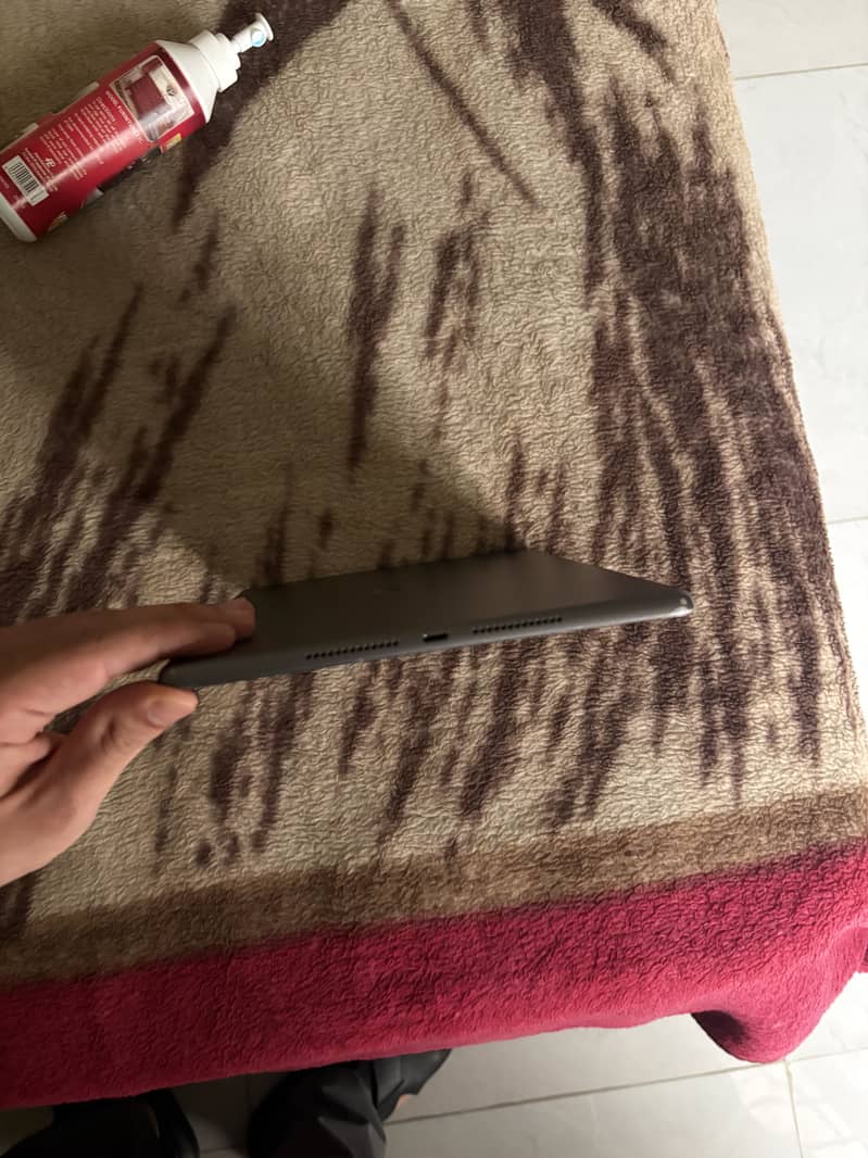 Apple iPad (7th generation) 3