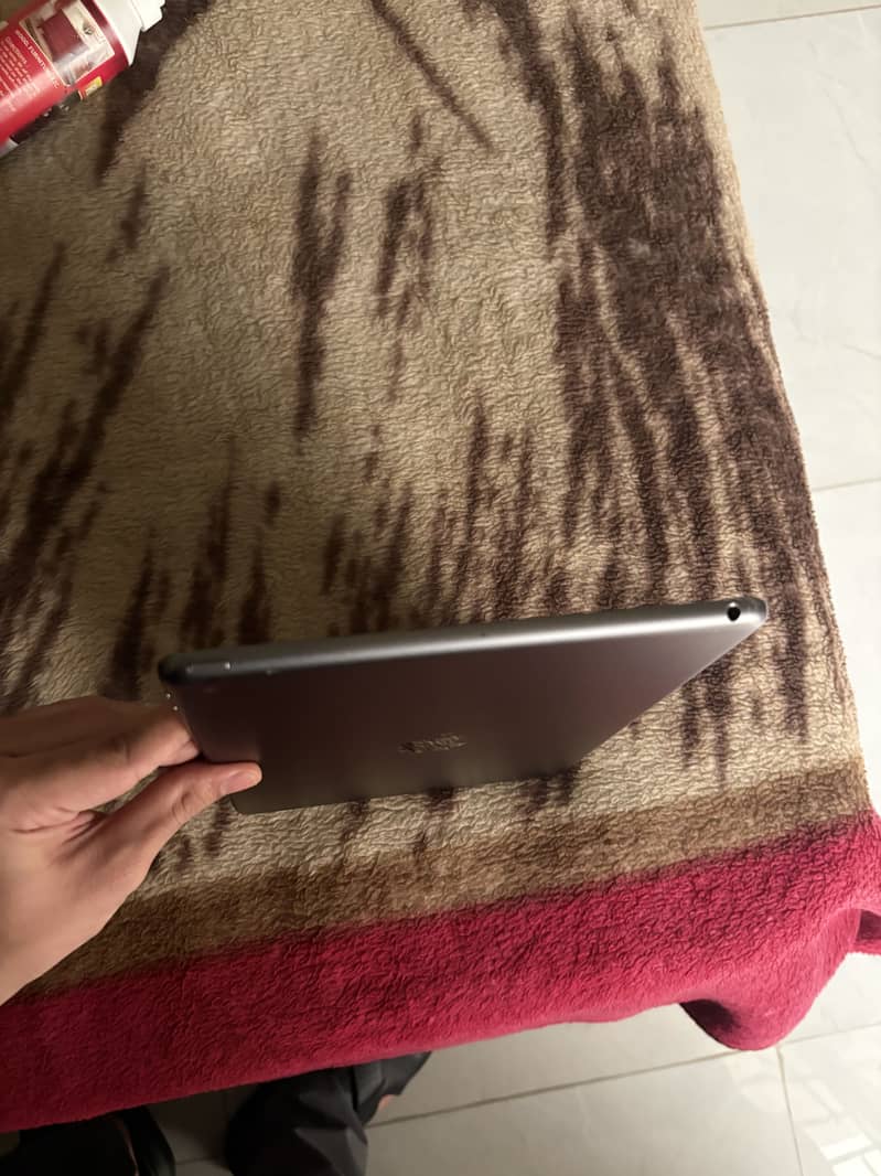 Apple iPad (7th generation) 5