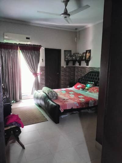 10 MARLA UPPER PORTION AVAILABLE FOR RENT IN NASHEMAAN E IQBAL PHASE 2