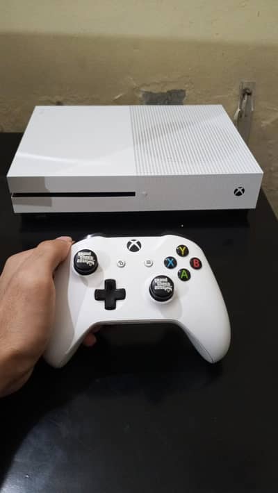 Xbox one s (1 tb)