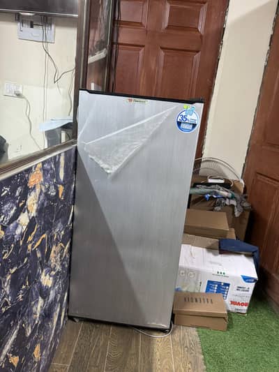 3 month used dawlance 1 door fridge