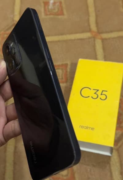 Realme C35