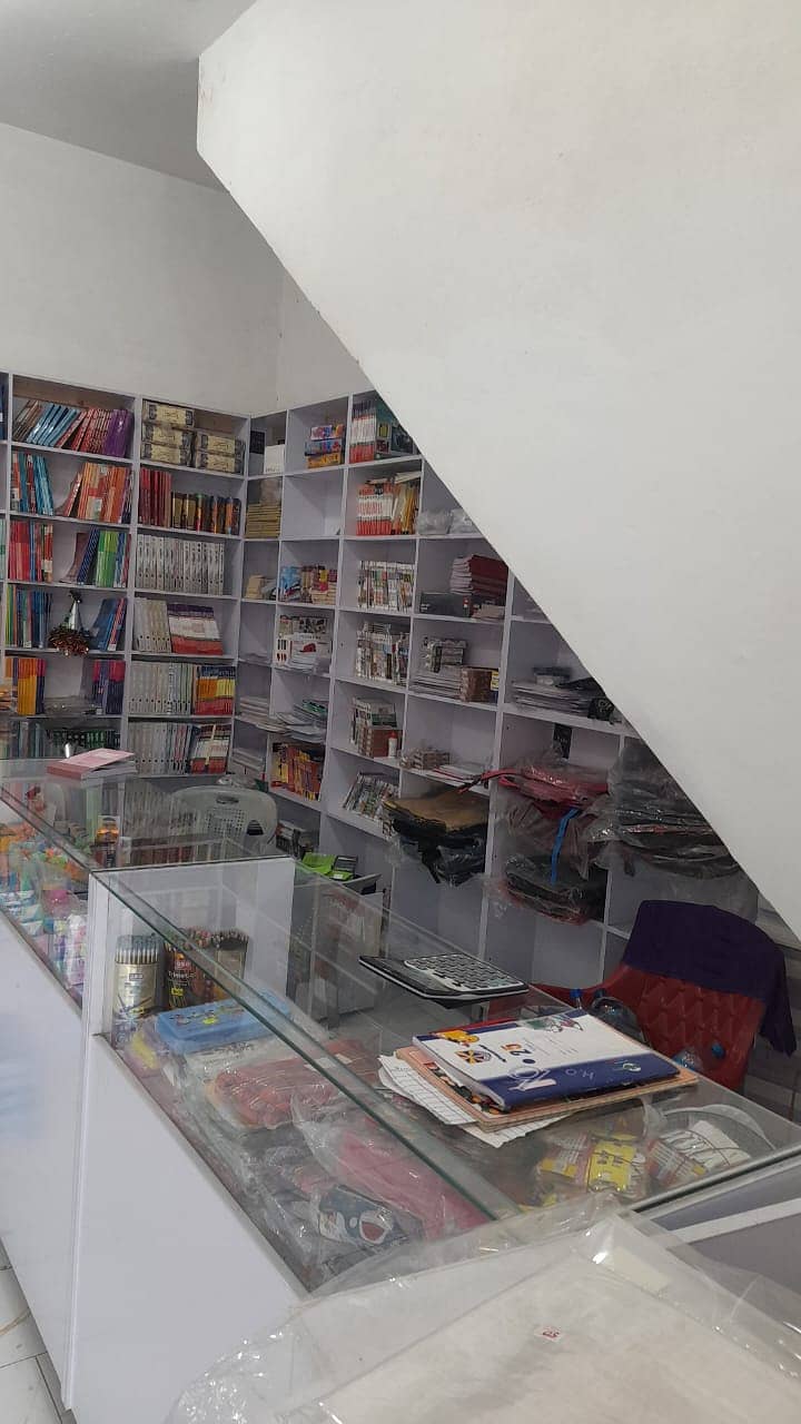 بکس اینڈ اسٹیشنری شاپ 4