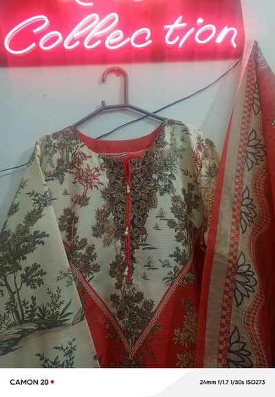 women clothing store cash collection