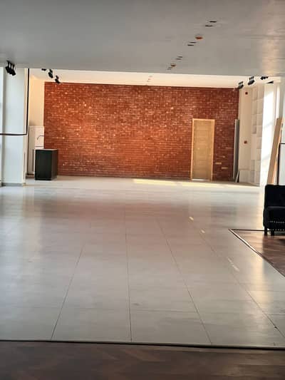 Gulberg Main Boulevard 5000 Square Feet Hall For Office