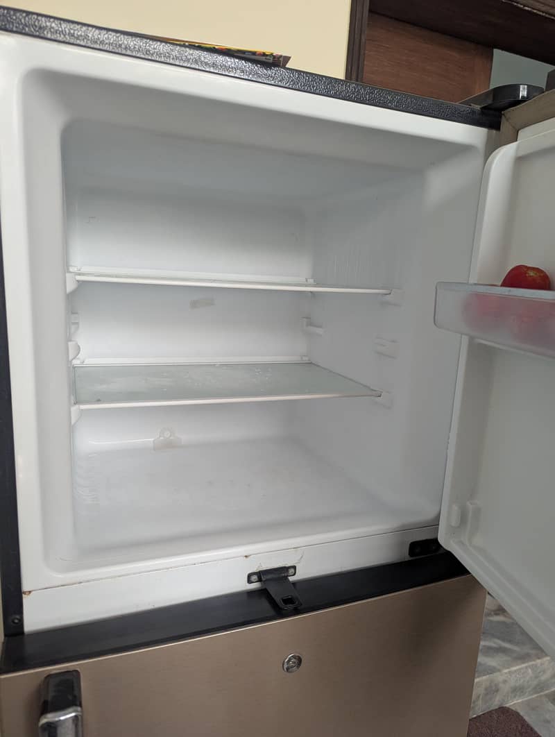 Dawlance medium size 3