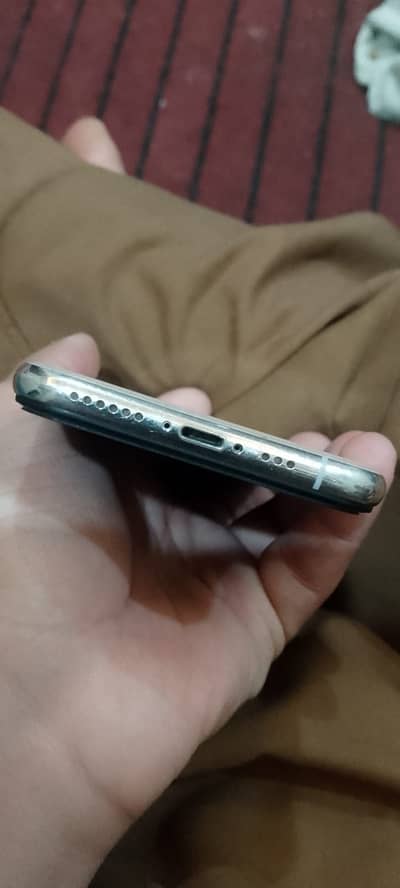 iPhone xs 256 GB.       EXCHANGE POSSIBLE