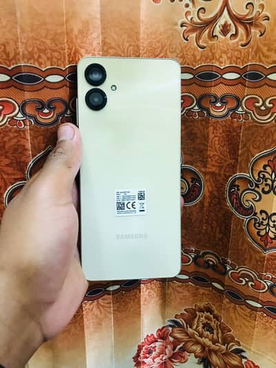 Bhai Mobile New Hai with box And orignal Data Calbe Typ c to C