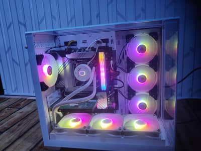 Gaming CPU for sale in brilliant condition.