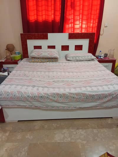 Laminated Engineered Wood Bed set