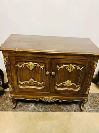 Sheesham table for home decorations