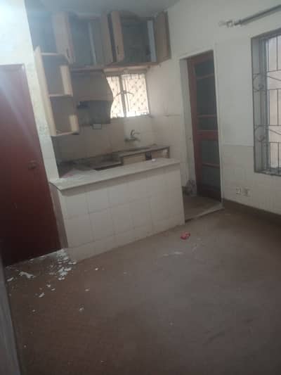 Main Cantt Unfurnished Annexy available For rent Excellent location Near Mall of Lahore