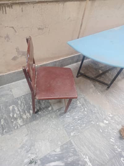 kids table and chair