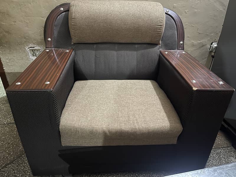 Sofa set with Table 0