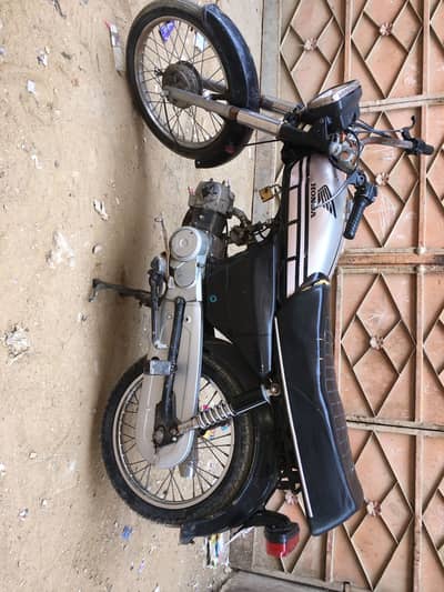 1st owner bike Bilkul ok bike he lo or chalo