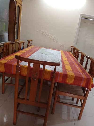 8 seater dinning table with glass top