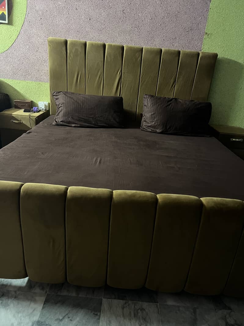 King size bed 3