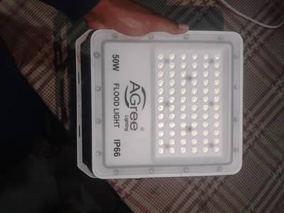 A Gree flood light bilkull new light very nice Led light