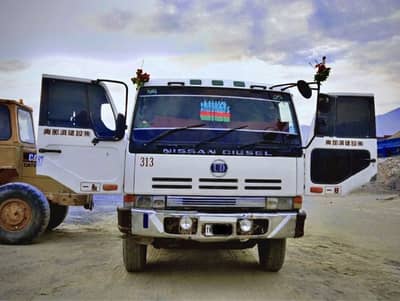 Nissan ud, 10 wheeler, 1994