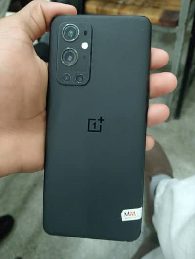 OnePlus 9 (8GB / 256GB) – Excellent Condition – With Fast Charger