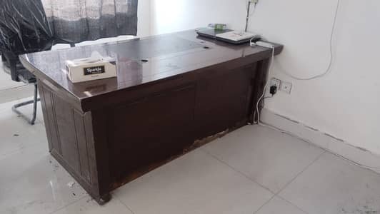 Premium Executive Office Table | Stylish, Durable & Perfect for Offic