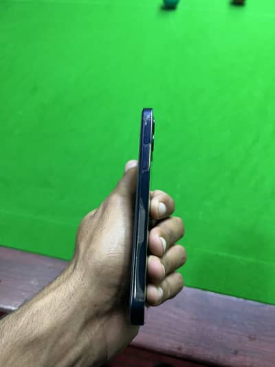 iPhone 12(100 health) water pack