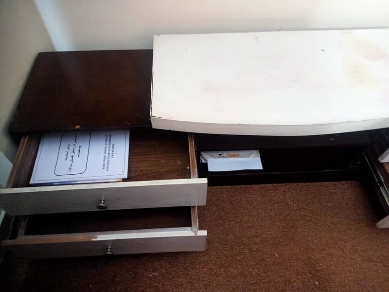 LED  console table 3
