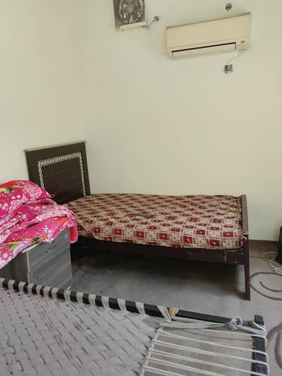 Cozy Bedroom for Rent in Lahore Township – Near Butt Chowk