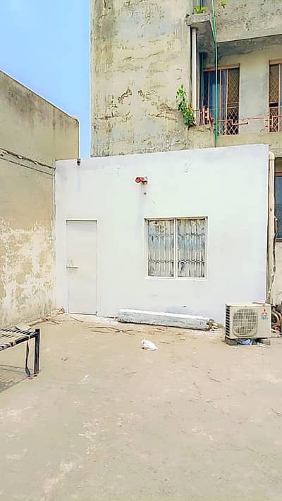 Cozy Bedroom for Rent in Lahore Township – Near Butt Chowk