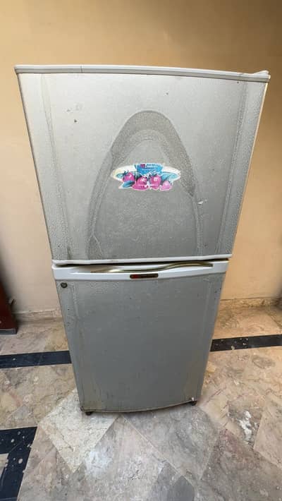 16 cubic ft Dawalance refrigerator for sale !