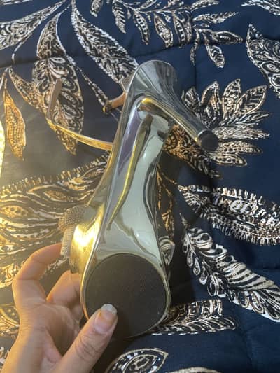 Selling Stylo’s Golden Heels (Size 36)