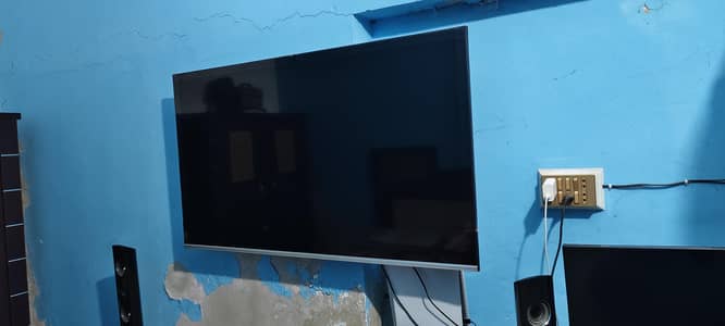 AKAI International Smart TV 4K UHD