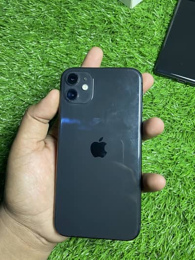 iphone 11 all ok with box and original charger