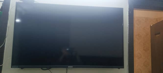 selling a lcd used for 1 year 44inch