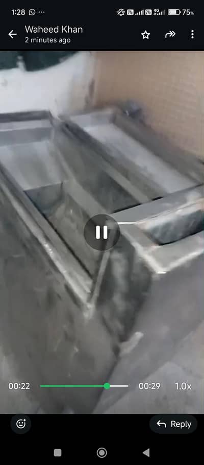 fryer good condition bs store mein para raha