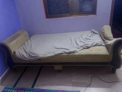 3 seater sofa com bed sell for damage condition