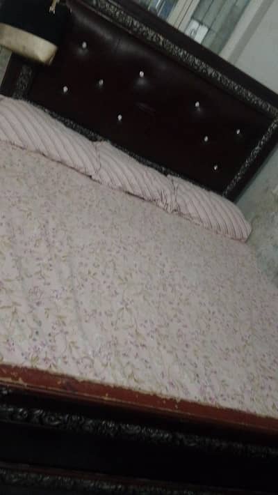 bed with side tables n dressing