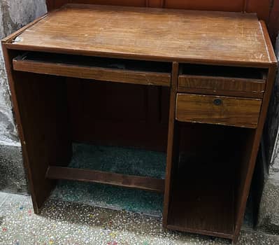 Used Wooden Computer / Study Table – With Keyboard Tray & Storage
