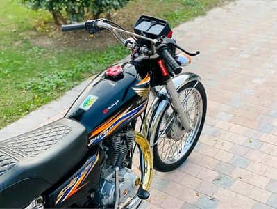Honda 125 CG bike Lahore ka number 2018 model 03.25. 24.22. 87.6.